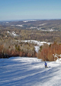 Titus Mountain looks out onto the low hills which roll away to Lake Ontario. This was taken on a weekday when we were among ony a handful of skiers and riders there to enjoy perfect conditions. (EasternSlopes.com)