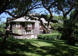 Huge oak trees shade the grounds of the Doctors House B&B, just half a mile from the ferry dock on Vineyard Haven. The blue skies were a welcome sight after a day of rain. (Tim Jones/EasternSlopes.com)