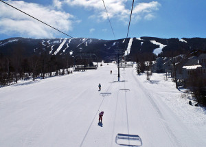 Bluebird Day at Saddleback! Unfortunately, the upper mountain lifts were closed by the strong northwest winds. Here's your clue--those whispy low clouds were caused by the wind lifting as it hit the mountain face. Any single tendril raced over the mountain to disappear but the cloud itself stayed in place all day. (Tim Jone/EasternSlopes.com)