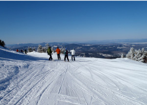 It's easy to feel like you are on top of the world at the top of Saddleback on a blue-sky morning. (Tim  Jones/EasternSlopes.com)